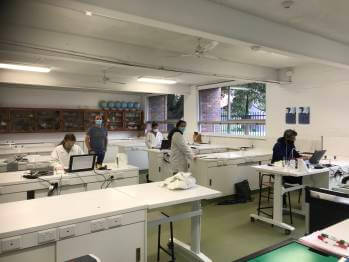Science lab at Lycée Condorcet, the International French School of Sydney